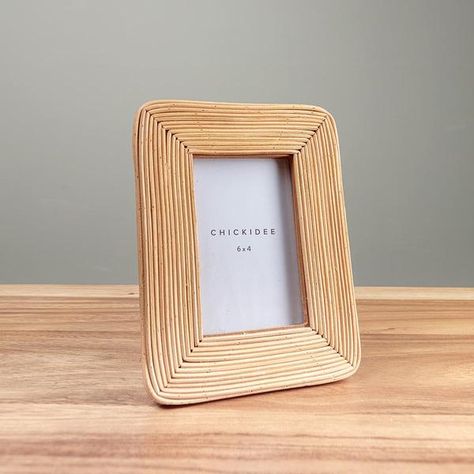 Earthy Picture Frames, Rattan Picture Frame, Rattan Photo Frame, Boho Picture Frames, Beachy Picture, Beachy Pictures, Future Bedroom Ideas, Cute Picture Frames, Unique Frames