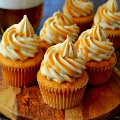 Butterscotch Cupcakes, Butterbeer Cupcakes, Creme Cupcake, Butter Beer, Caramel Drizzle, Harry Potter Food, Savory Cakes, Salty Cake, Savoury Cake