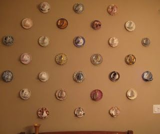 Another way to display your tea cup collection! Display Tea Cups, Kitchen Wall Display, Teacup Display, Wall Display Ideas, Tea Set Display, Tea Cup Display, Cup Display, Trendy Kitchen Tile, Tea Display