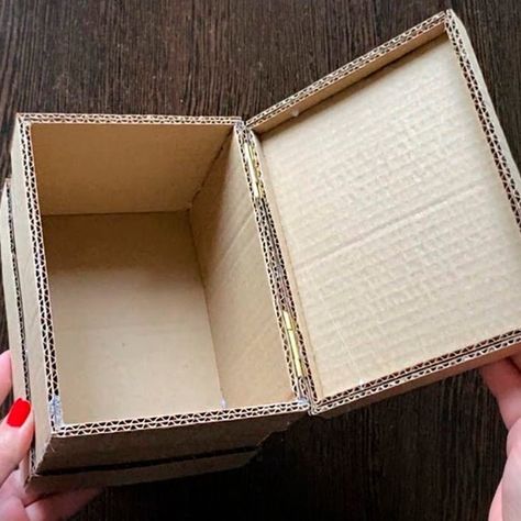 Homemade Boxes Diy, Diy Cardboard Storage Box With Lid, Shoe Box Ideas Diy, Cardboard Hinges Diy, Diy Storage Boxes Cardboard How To Make, Cardboard Hinge, Cardboard Jewelry Box Diy, Diy Cardboard Box Ideas, Diy Jewelry Box Cardboard