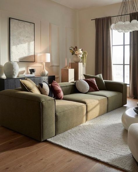 Back Of Sofa Ideas, Living Room Two Sofas, Cosy Modern Living Room, Lounge Sofa Living Room, Living Room Modern Cozy, Green Sofa Living Room Ideas, Sofa Design Living Rooms, Green Sofa Living, Green Couch Living Room