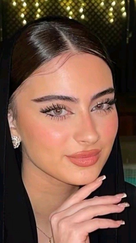 Arab Eyebrows, Make Up Arab, Arab Girl Makeup, Arabic Makeup Looks, Lebanese Makeup, Arab Makeup, Egypt Makeup, Arabic Eye Makeup, Egypt Outfits