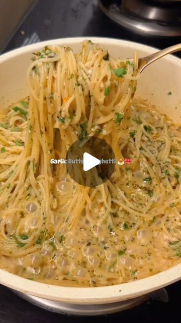 Food Journal on Instagram: "Garlic Butter spaghetti 🍝 🧄   Food recipe asmr videos healthy meals trending songs meal prep inspo foodies reels" Spaghetti Recipes Vegetarian, Comfort Snacks, Garlic Butter Spaghetti, Tiktok Food Recipes, Light Pasta Recipes, Butter Spaghetti, Spaghetti Dishes, Food Spaghetti, Healthy Spaghetti