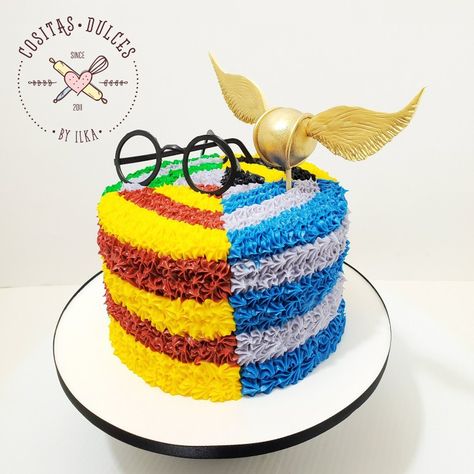 Harry Potter Birthday Cake Buttercream, Happy Potter Cake, Harry Potter Cake 9 3/4, Homemade Harry Potter Cake, Harry Potter Cakes Ideas, Buttercream Harry Potter Cake, Harry Potter Cakes Easy, Harry Potter House Cake, Harry Potter Birthday Cake Easy