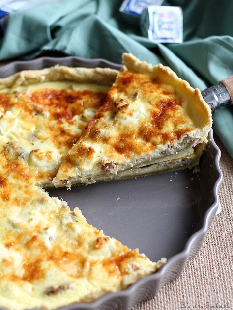 Quiche au thon & carrés frais Zucchini Quiche, Plats Healthy, Savoury Dishes, Food Items, Quiche, Health Food, Zucchini, Meal Prep, A Table