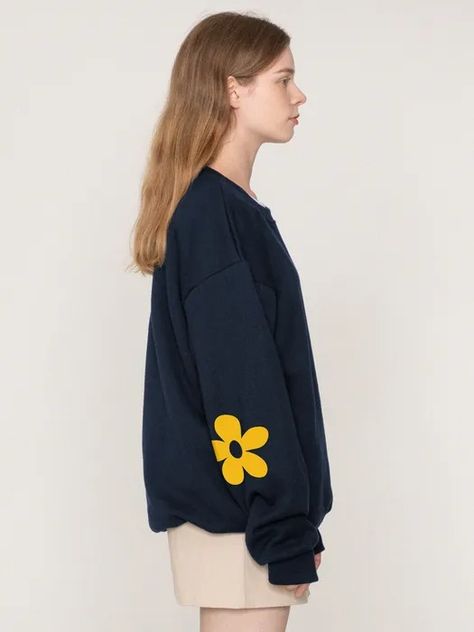 Discover great products at the best prices at Dealmoon. GRAVER Elbow OF Drawing Flower White Clip Sweatshirt Navy. Price:$73.00 at WConcept Elbow Drawing, Flower Sweatshirt, Flower White, Ribbed Neckline, Mens Outerwear, Men Shoes Size, Flower Drawing, Mens Bottom, Relaxed Fit