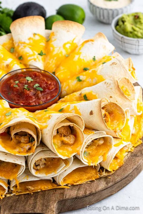 Blooming Quesadilla Ring - Eating on a Dime Cheesy Blooming Burrito Ring, Quesadilla Party Ideas, Quesadilla Appetizers Party, Blooming Taco Ring, Mexican Food Recipes Quesadillas, Baked Taco Ring, Bloomin Chicken Quesadilla, Blooming Chicken Quesadilla Ring, Quesadilla Ring Blooming