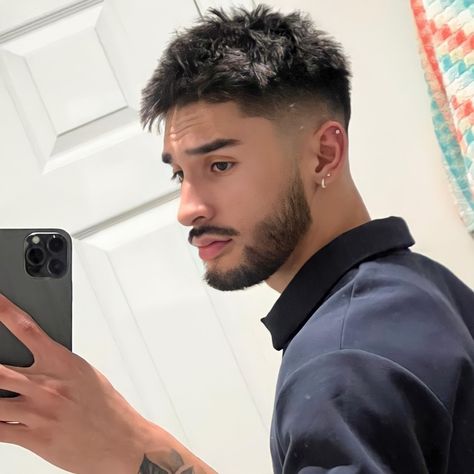 Man Hand Tattoo Aesthetic, Buzzcut X Taper Fade, Masculin Haircut, Buzzcut Widows Peak, Messy Buzzcut Men, Mens Haircuts For Thick Hair, Short Hair For Guys, Guy Hair Dye, Short Hairstyles For Men Straight Hair