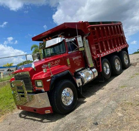 Mack Trucks For Sale, Medicine Pic, Truck Update, Medicine Pic Snapchat, Trucks Interior, Lifted Ford Truck, Semi Trucks Interior, Trucks For Sell, Truck Living