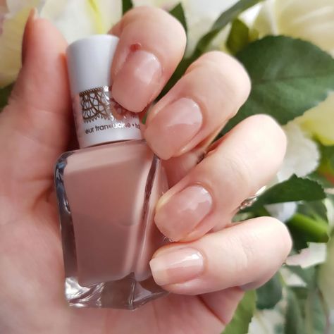 Essie of corset Reviews 2022 Essie Gel Polish, Essie Gel Nail Polish, Corset Nails, Nail Polish Essie, Essie Colors, Neutral Nail Polish, Essie Gel Couture, Nude Nail Polish, Gel Couture