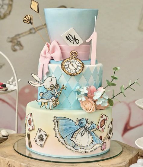 Alice In Wonderland Pastel Colors, Alice In Wonderland Cakes 1st Birthday, Alice In Wonderland Quinceanera Cake, Alice Birthday Cake, Onederland Cake Ideas, Alice In Wonderland Party Cake, Alice In Wonderland Strawberries, Vintage Alice In Wonderland Cake, Alice And Wonderland Birthday Cake