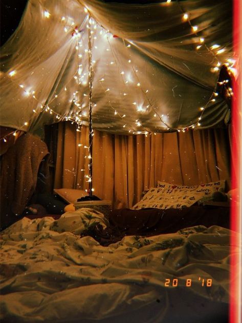 How To Set Up A Tent | Tent Camping Hacks Aesthetic Fort, Fort Aesthetic, Living Room Fort, Indoor Forts, Bed Fort, Sleepover Room, Light Academia Decor, Sleepover Tents, حفل توديع العزوبية