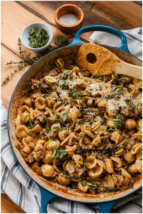 Creamy Apple Gouda Sausage Pasta Chicken Apple Gouda Sausage Recipes, Apple Gouda Sausage Recipes, Recipes With Gouda Cheese, Smoked Gouda Pasta, Chicken Apple Sausage Pasta, Chicken Apple Sausage Recipes, Apple Gouda, Autumn Pasta Recipes, Sausage Pasta Recipe