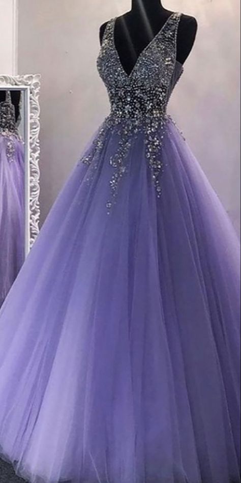 Bead Applique, School Dance Dresses, Chique Outfits, Womens Prom Dresses, Prom Dress Inspiration, Beaded Prom Dress, Cute Prom Dresses, Pretty Prom Dresses, Sweet 16 Dresses