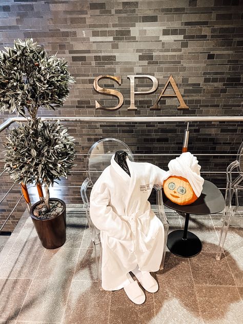 Salon Suite Halloween Decor, Med Spa Halloween Decor, Salon Halloween Promotions, Esthetician Christmas Decor, Massage Window Display Ideas, Esthetician Halloween Costume, Hair Salon Fall Decor, Spa Halloween Decorations, Esthetician Grand Opening