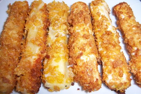 Pepper Jack Cheese Sticks. Photo by NELady Fried Cheese Sticks, Cheese Sticks Recipe, Pepperjack Cheese, Fried Cheese, Cheese Stuffed Chicken, Deep Fried Food, Cheese Food, Use Less, Cheese Sticks