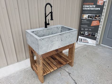 Concrete Farmhouse Sink gray With Reclaimed Barnwood Base - Etsy Outdoor Trough Sink, Outdoor Sinks Station Backyards, Concrete Farmhouse Sink, Lavabo Exterior, Concrete Farmhouse, Outside Sink, Outdoor Sink, Sustainable Homestead, Washing Station