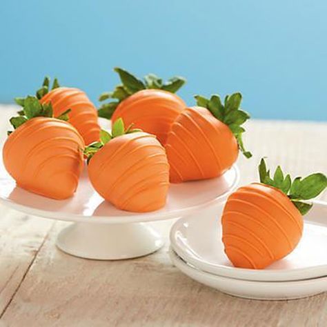 Chocolate Covered Carrot Strawberries for Easter Diy Easter Treats, Easter Food Crafts, Orange Food, Orange Food Coloring, Decorações Com Comidas, Easter Carrots, Strawberry Dip, Covered Strawberries, Easter Brunch