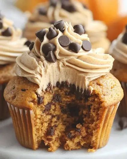 Pumpkin Chocolate Chip Cupcakes with Buttercream Frosting - optimal recipes Fall And Halloween Cupcakes, Healthy Pumpkin Cupcakes, Pumpkin Chocolate Chip Cupcakes With Cream Cheese Frosting, Fun Fall Cupcakes, Pumpkin Chocolate Chip Recipes, Halloween Cupcake Flavors, Fall Birthday Cupcakes, Halloween Frosting Cupcakes, Chocolate Chocolate Chip Cupcakes