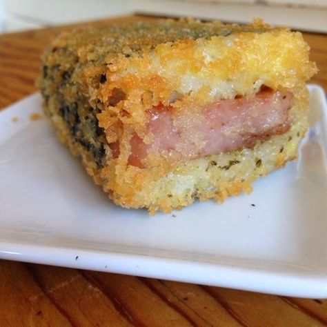 Different Types Of Musubi, Spam Recipes Dinners, Spam Sushi, Hawaiian Ideas, Spam Musubi Recipe, Pub Salad, Musubi Recipe, Fried Spam, Hawaii Recipes