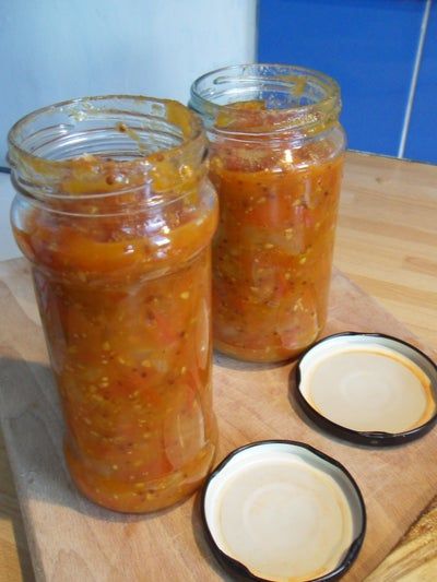 Relish Sauce, Tomato Chutney Recipe, Canning Vegetables, Jam Recipes Homemade, Tomato Relish, Relish Recipes, Dinner Rolls Recipe, Tomato Chutney, Chutney Recipes