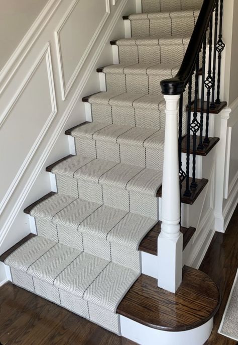 Stairwell Carpet, Stair Runner Modern, Stair Runner On Curved Stairs, Carpet Runner On Curved Stairs, Stair Runner Carpet Farmhouse, Curved Stair Carpet Runner, Stair Runner Dark Wood, Plain Stair Runner, Stair Wall Decor