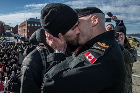 Canadian Forces Master Seaman Francis Legare, right, shares a 'first kiss' with partner Corey upon returning home in Victoria, British Columbia. Vieux Couples, 남자 몸, Men Kissing, Gay Romance, Men In Uniform, Two Men, Gay Love, Man In Love, Modern Family