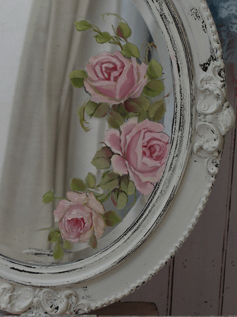 Vintage Mirror Painting, Flower Painting On Mirror, Paint Mirror Ideas, Vintage Room Diy, Acrylic Painting On Mirror, Painting In Mirror, Rose Painting Aesthetic, Painting Mirror Ideas, Painting On Mirrors Ideas