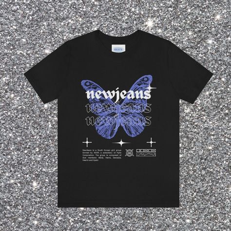 newjeans kpop t-shirt y2k https://etsy.me/3lPAPEh #y2kgraphictee #y2kclothes #y2kslogantee #90saesthetictshirt #y2kfashion #oversizedtees #kpop #kpopnewjeans #newjeans Kpop T Shirt Design, Kpop Shirts Design, Zerobaseone Hanbin, Kpop T Shirt, Scene Shirt, Newjeans Kpop, Y2k Tshirt, Y2k Graphic Tees, Kpop Tshirt