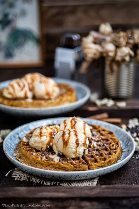 Pumpkin Spice Waffles, Ice Cream Menu, Waffle Ice Cream, Canada Food, Pumpkin Waffles, Waffles Maker, How To Make Pancakes, Fall Dessert Recipes, Ice Cream Desserts