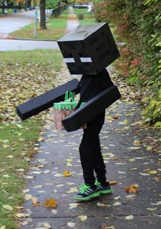 Enderman Costume, Minecraft Halloween Costume, Grass Block, Minecraft Halloween, Minecraft Costumes, Cheap Halloween Costumes, Diy Minecraft, Book Week Costume, Minecraft Birthday Party