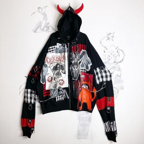 Diy Emo Clothes, Diy Goth Clothes, Punk Hoodie, Creepy Cute Fashion, Punk Clothes, Reworked Clothes, Patch Hoodie, Punk Style Outfits, Hoodie Diy