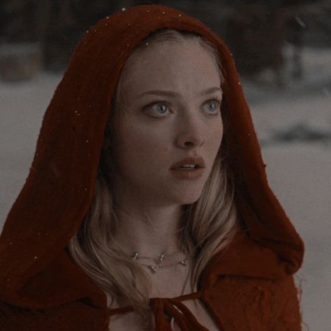 Amanda Seyfried Red Riding Hood, Red Riding Hood Movie, Amanda Seyfried Aesthetic, Little Red Riding Hood Aesthetic, Red Riding Hood Aesthetic, Red Riding Hood Film, Red Riding Hood 2011, Little Red Riding Hood Halloween, Into The Woods Musical