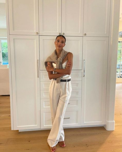 The Row Summer Style, The Row Trousers, Florence Outfits, White Trousers Outfit, Outfits 2023 Summer, Perfect White Shirt, Cardigan Blazer, Khaki Shirt, Trouser Outfit