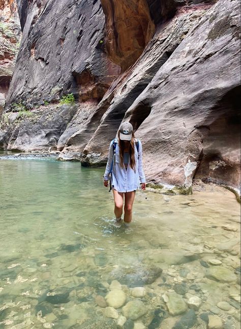 girl hiking in knee deep water in Zion national park. Wearing trendy hiking apparel. Zion Aesthetic, Narrows Zion National Park, The Narrows, Photo Pose, Zion National Park, Photo Poses, Utah, National Park, Arizona