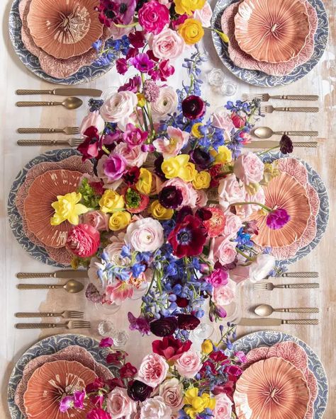 2024 Spring Wedding Colors: Palette Trends, Schemes, and Bridesmaid Dresses Spring Wedding Colors, Table Setting Decor, Salad Dessert, Blue Garden, Colorful Ceramics, February 1, Wedding Tablescapes, Party Plates, Dessert Plate