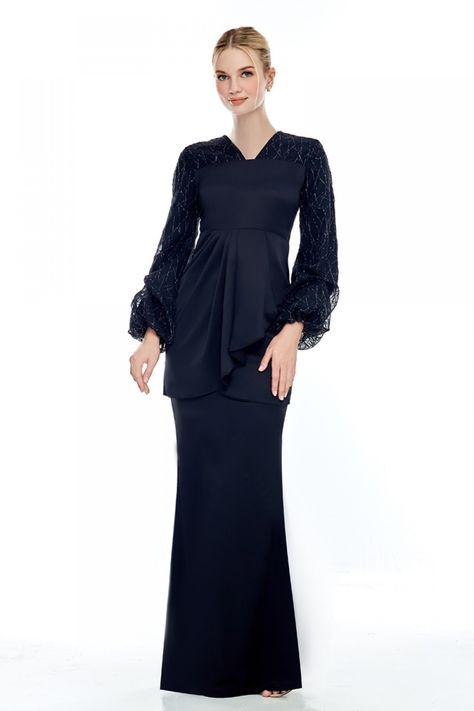 Black Baju Kurung, Lace 2023, Raya Design, Kurung Modern, Modern Wear, Dress Kebaya, Gothic Wedding Dress, Gothic Wedding, Handmade Lace