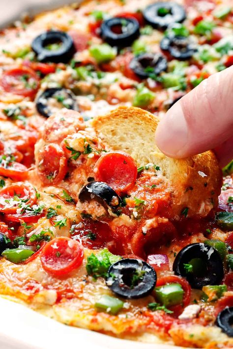 Pizza Dip recipe is your favorite pizza in hot, creamy cheesy dip form, prepped in less than 20 minutes with any toppings! Hot Pizza Dip, Thai Chicken Pizza, Pizza Dip Recipes, Pepperoni Pizza Dip, Barbecue Chicken Pizza, Hot Pizza, Pizza Dip, Buffalo Chicken Pizza, Cheesy Pizza