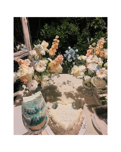 The intimate gender reveal for @maramorghenti and @enricomanunta 🩵 Simple and beautiful Flower arrangement @fleurstudioevents Cake @sara_cakeboutique Location @lu_stazzu_portorotondo #genderreveal #genderrevealcake #itsaboy #momtobe Gender Reveal Flowers, Flower Gender Reveal, Flowers Gender Reveal, Intimate Gender Reveal, Basket Of Flowers, Gender Reveal Cake, Beautiful Flower Arrangements, Flower Basket, Beautiful Flower