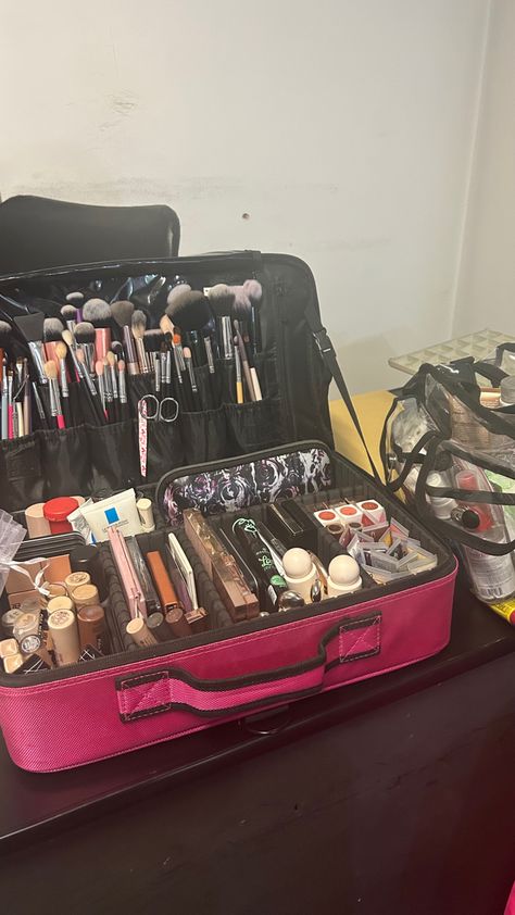 Beauty School Aesthetic, Makeup Kit Aesthetic, Nail Rooms, Mua Studio, Mua Kit, Mua Tips, Makeup Artist Career, Beauty School Cosmetology, Alat Makeup