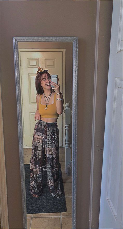 Boho Baggy Pants, Baggy Cotton Pants Outfit, Boho Pants Winter, Baggy Comfy Clothes Aesthetic, Crystals Aesthetic Outfit, Baggy Pants Outfit Summer, Crystal Aesthetic Outfit, Boho Pants Outfit Summer, Hippy Pants Outfit