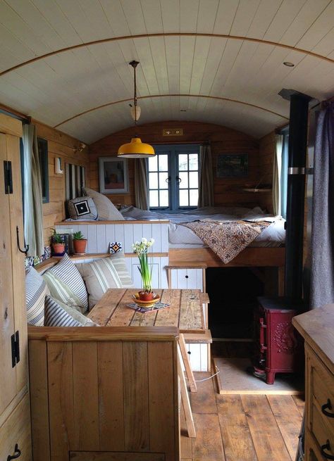 This is the Home-stead Wagon tiny house. It’s designed and built by Rustic Campers. Related: Shepherd Hut Tiny House by Güte The Home-stead Wagon Tiny House Rv Interior Design, Wohne Im Tiny House, Glamping Cabin, Rv Interior Remodel, Camper Interior Design, Bus Living, Kombi Home, Rv Makeover, Campervan Interior