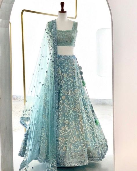 Pengantin India, Simple Lehenga, Indian Outfits Lehenga, Wedding Lehenga Designs, Lehenga Designs Simple, Indian Bride Outfits, Traditional Indian Dress, Gaun Fashion, Blue Lehenga