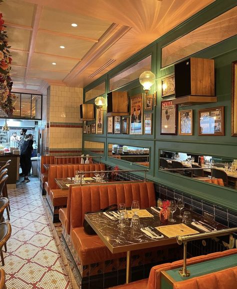 Diner Interior Design Retro, Modern Vintage Restaurant Interior, Black Ceiling Cafe Interiors, 1960s Restaurant Interior, Modern Diner Interior, Retro Banquette, Mid Century Restaurant Design, Modern Diner Design, Modern Diner Aesthetic