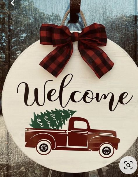 Truck Door Hanger, Farmhouse Truck, Christmas Signs Diy, Door Signs Diy, Door Art, Wooden Welcome Signs, Old Truck, Wall Hangers, Diy Christmas Decorations Easy