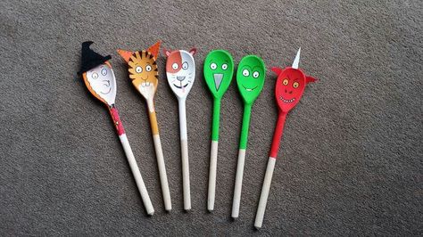 Room on the Broom story spoons The Colour Monster, Wooden Spoon Puppets, Story Spoons, Colour Monster, Red Riding Hood Story, Monster Activities, Monster Puppet, Story Sack, Room On The Broom