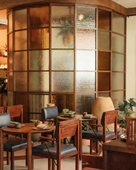 Art Deco Interior Restaurant, Midcentury Restaurant Design, Warehouse Restaurant Design, 70s Revival Interior Design, Japanese Art Deco Interior, Mexican Art Deco, Tea Room Interior Design, Kol Restaurant, Art Deco Restaurant Interior