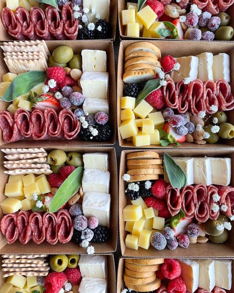 Picnic Charcuterie Box Ideas, Wedding Individual Charcuterie Board, Individual Charcuterie Box Ideas Diy, Grazing Board Small, Charcuterie Personal, Mini Charcuterie Boxes, Platter Boxes, Picnic Boxes, Charcuterie Lunch