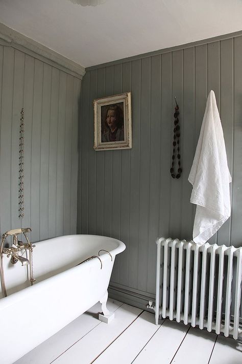 Rustic Country Bathroom, Country Bathroom Decor, Cottage Bathroom, Bad Inspiration, Country Bathroom, Bath Room, Rustic Bathroom, Traditional Bathroom, House Bathroom