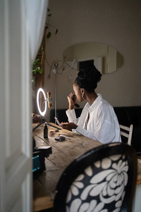 Black Woman At Home Makeup Ring Light, Makeup Starter Kit, Bright Room, Light Shoot, New York City Aesthetic, Women Entrepreneurship, Work In New York, Black Bloggers, Makeup Rooms